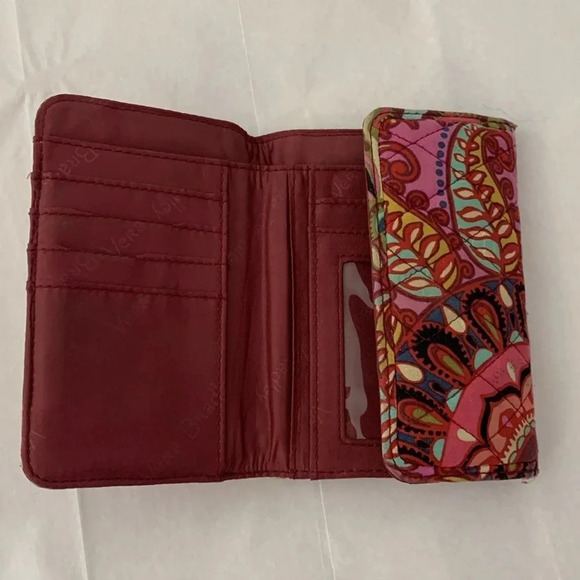 Vera Bradley Bi Fold Wallet ID Pocket Card Slots Quilted Magenta Red Blue - Picture 4 of 8